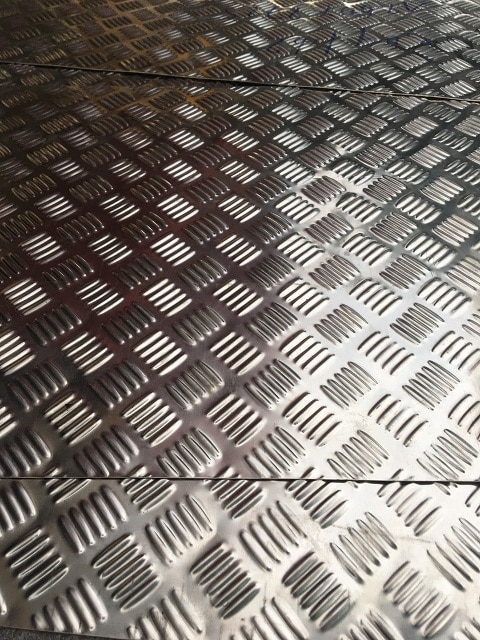 tấm inox chống trượt